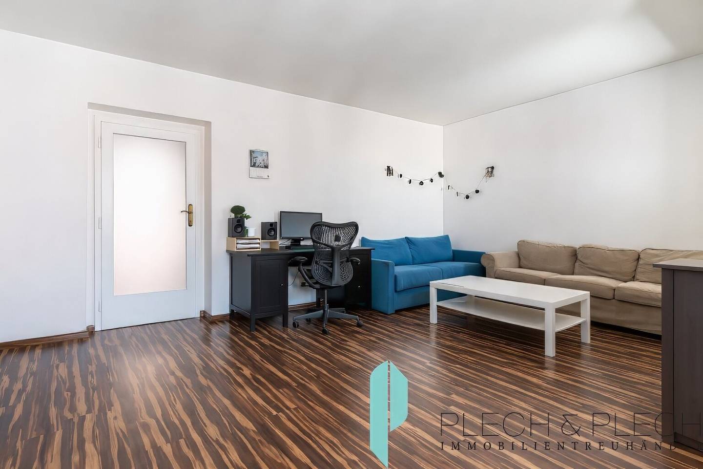 Beautiful 3-room apartment plus kitchen on the 4th floor with loggia