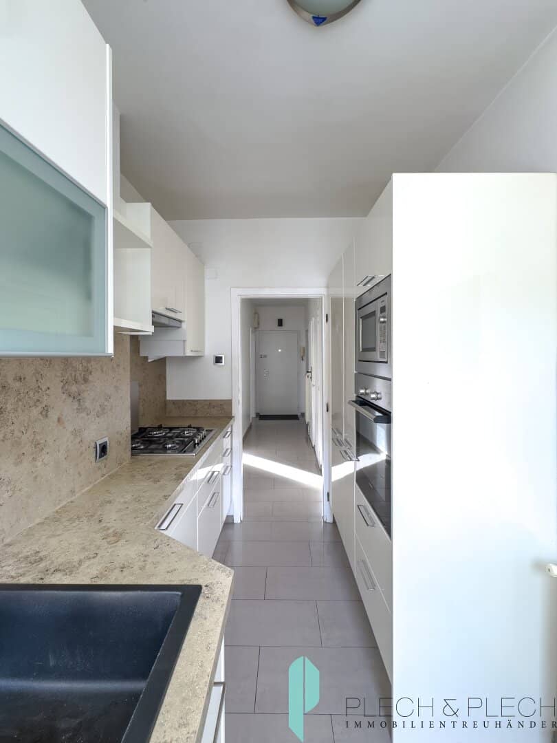 Schöne 3 Zimmerwohnung + Küche im 4. Stock mit Loggia