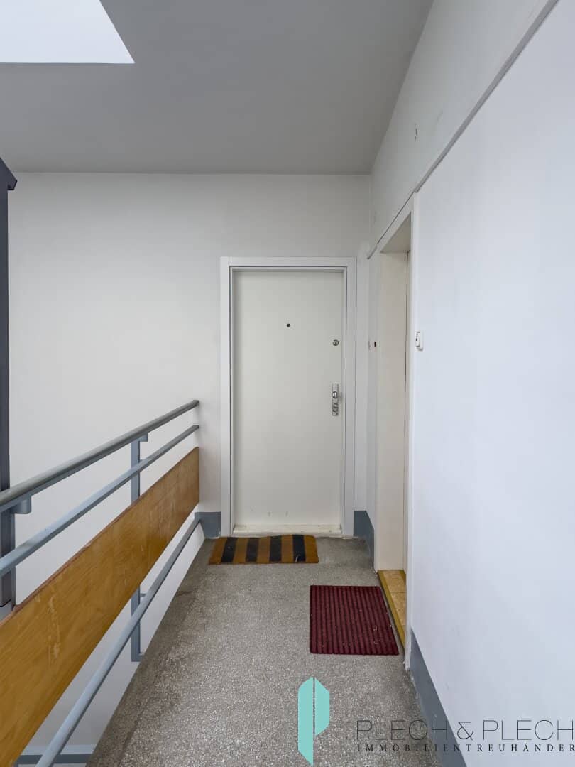 Schöne 3 Zimmerwohnung + Küche im 4. Stock mit Loggia
