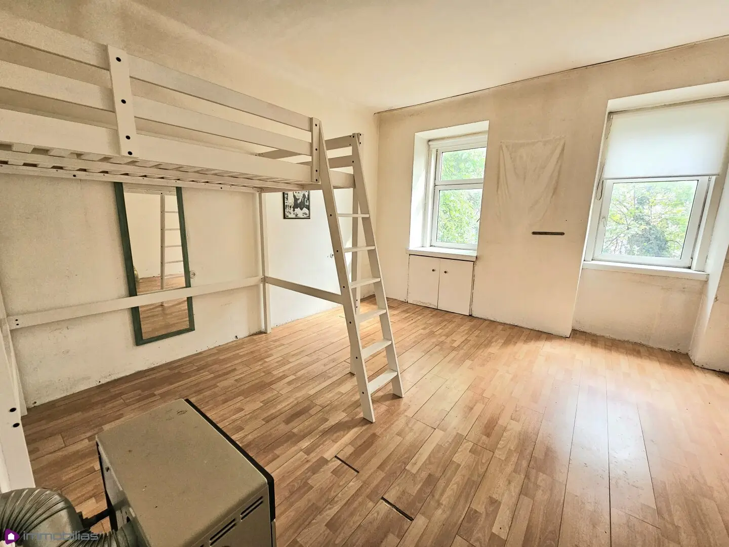Student apartment in need of renovation in the heart of Stadlau