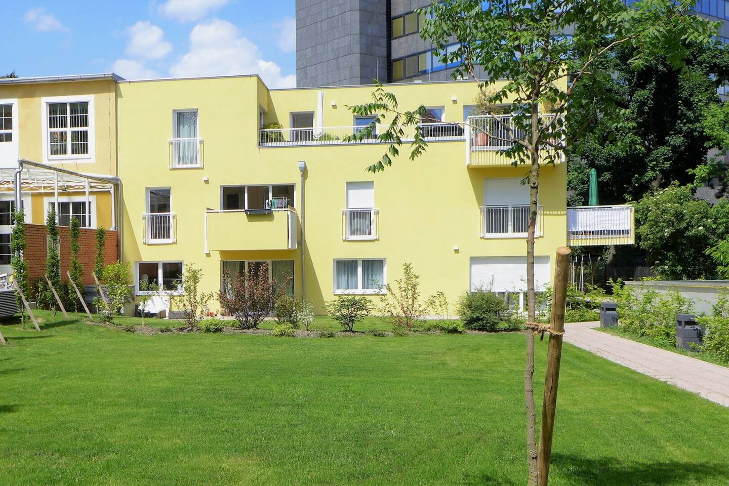 Sunny and friendly newly built apartment 3 rooms with balcony and shared garden use