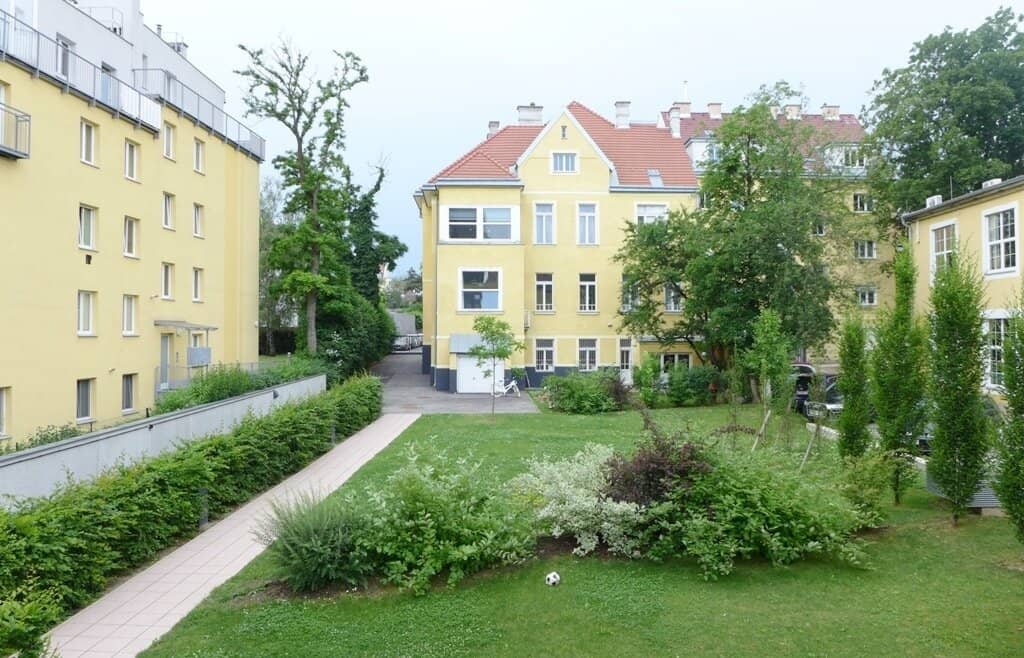 Sunny and friendly newly built apartment 3 rooms with balcony and shared garden use