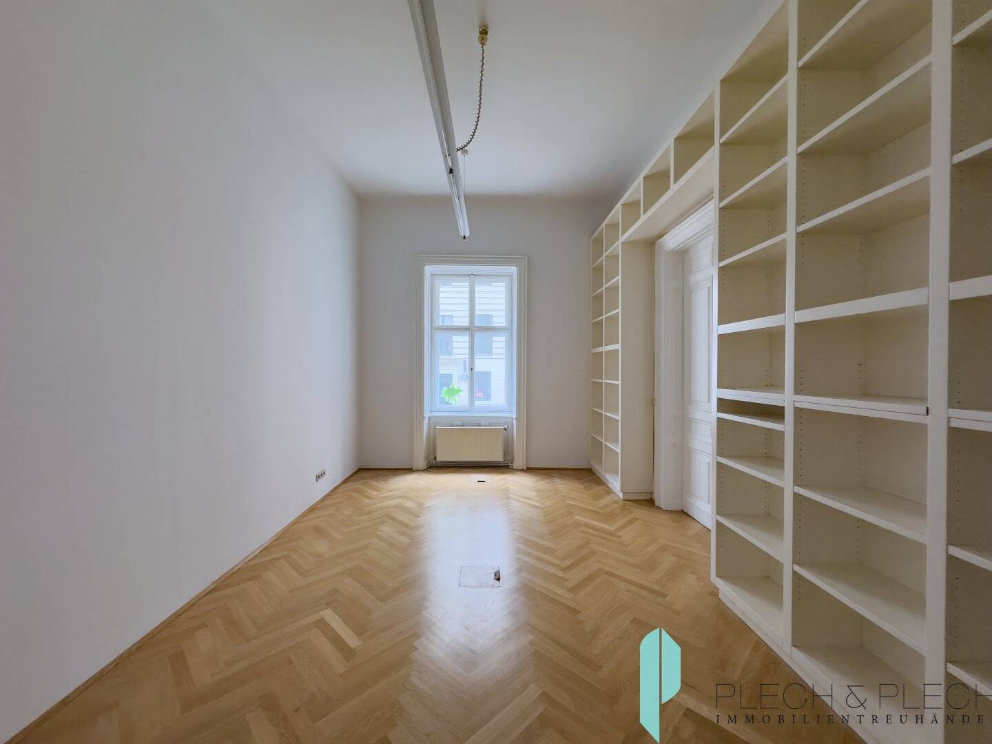 Elegant office space in historic Town Hall district - U2 Rathaus