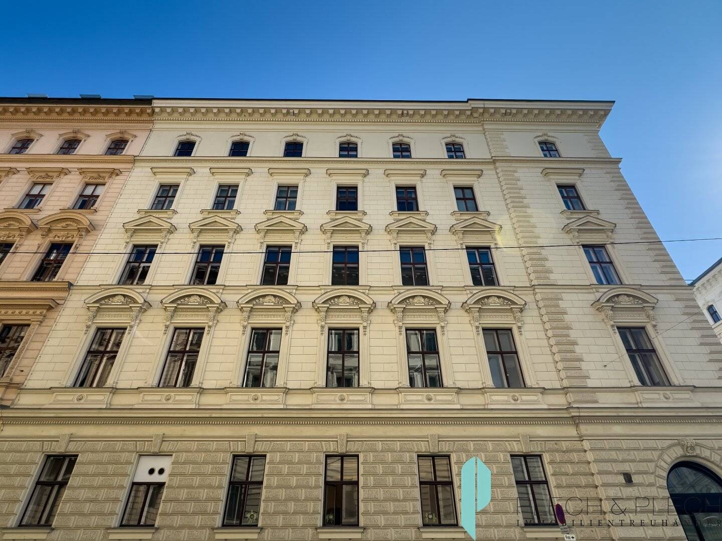 Elegant office space in historic Town Hall district - U2 Rathaus