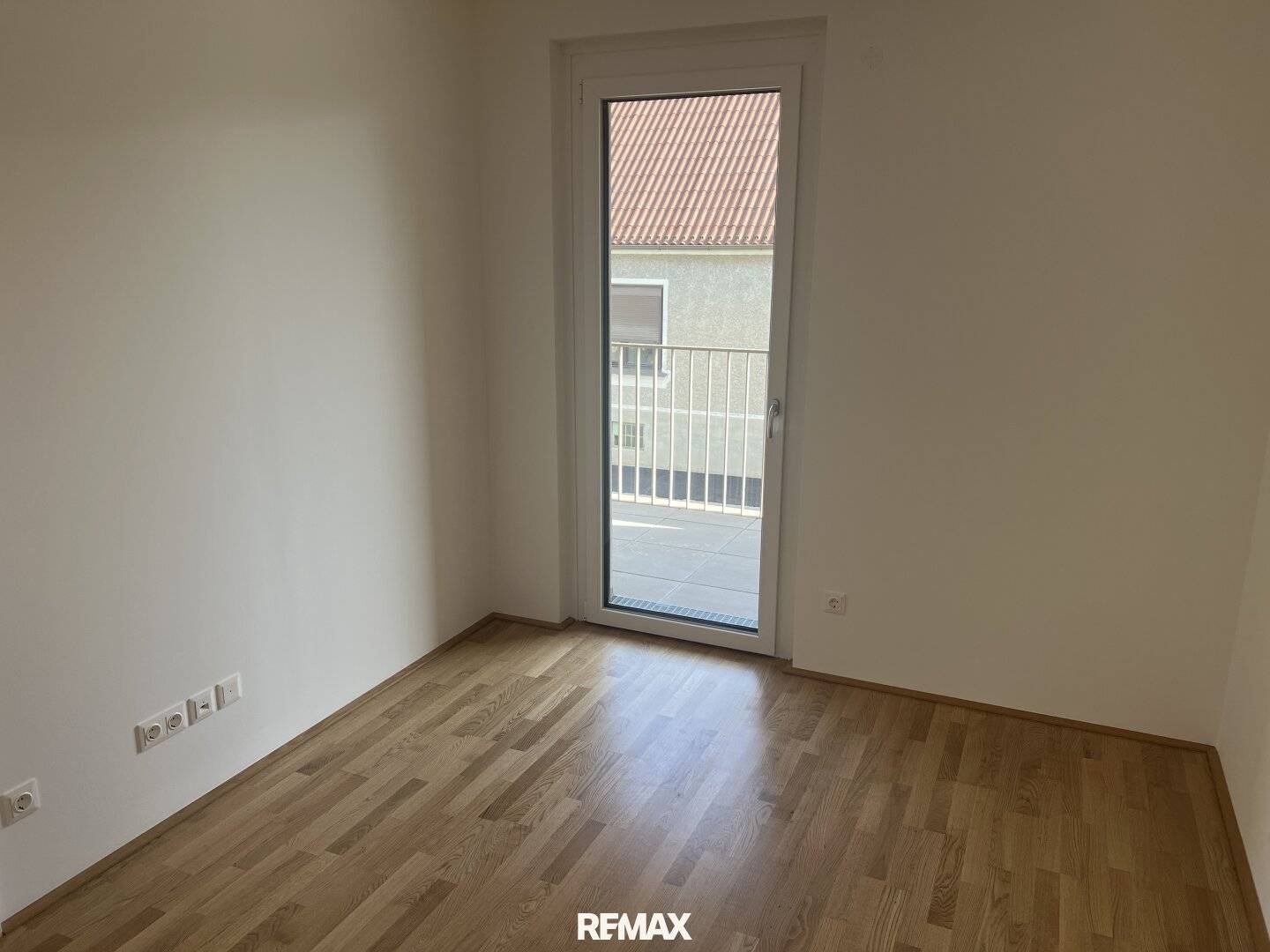 Idyllic living in Wiener Neustadt: 2 rooms, loggia, 54.04m² - investor price€