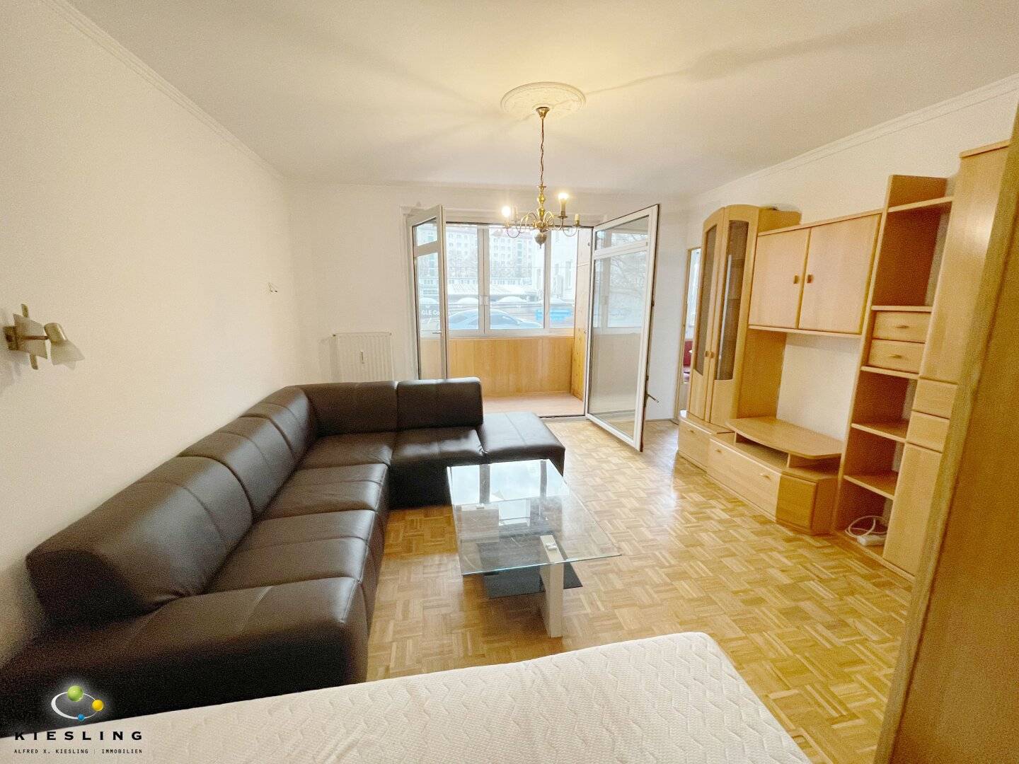 Attraktive Anlagewohnung in 1100 Wien: teilmöblierte 1-Zimmer-Wohnung mit Loggia