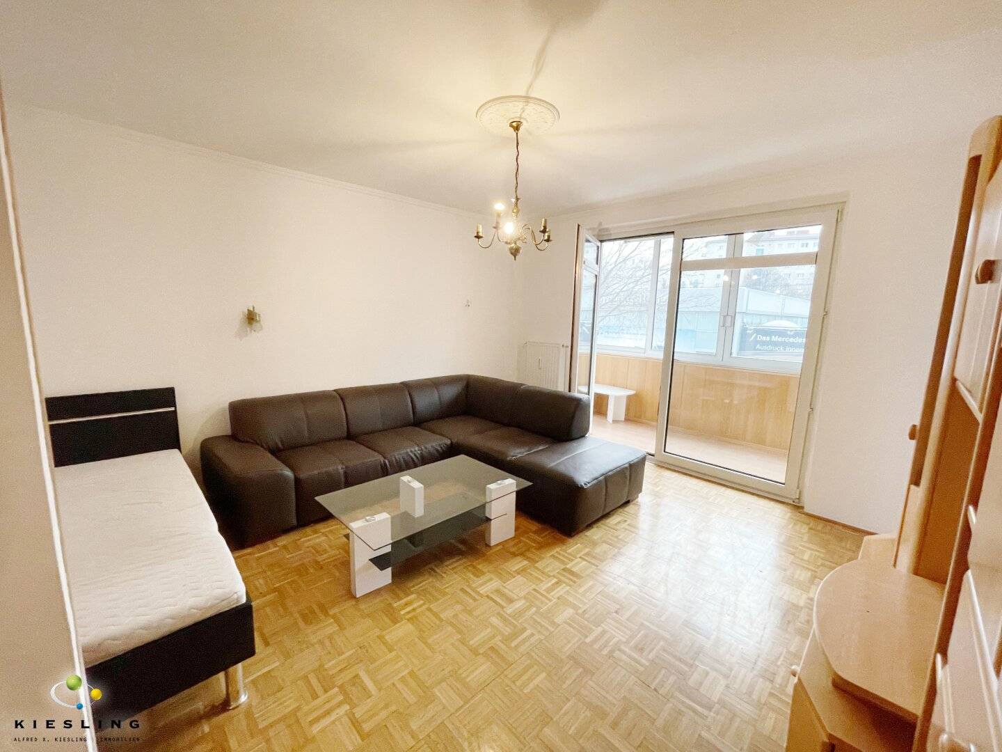 Attraktive Anlagewohnung in 1100 Wien: teilmöblierte 1-Zimmer-Wohnung mit Loggia