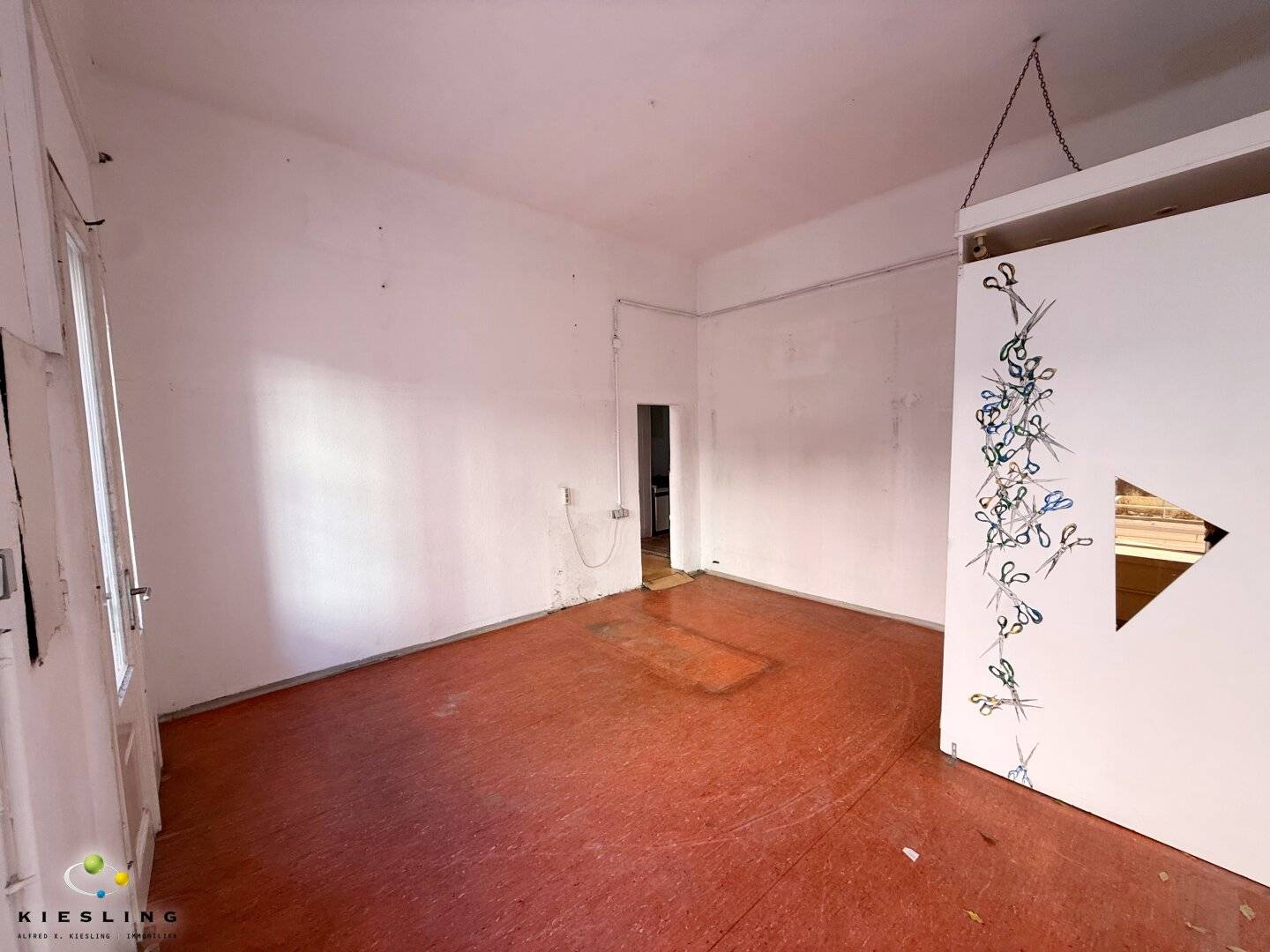 Retail space 1160 Vienna in prime location with display windows, sales areas, office and storage rooms near Ottakring