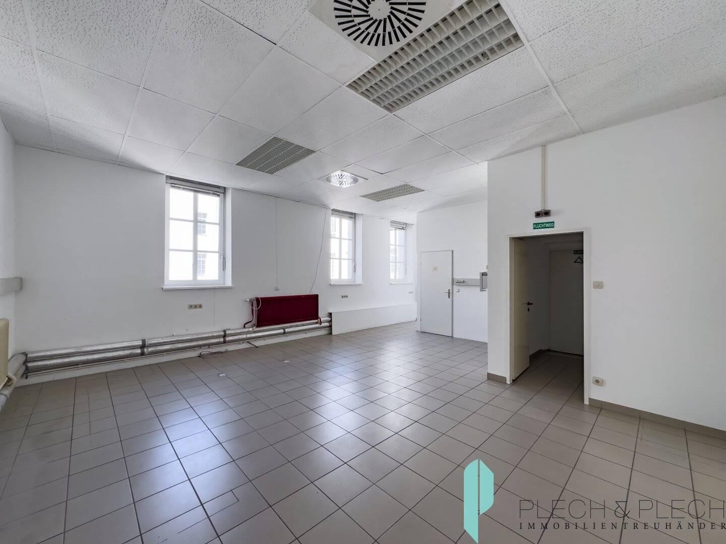 Commercial space / Storage / Office in historic factory