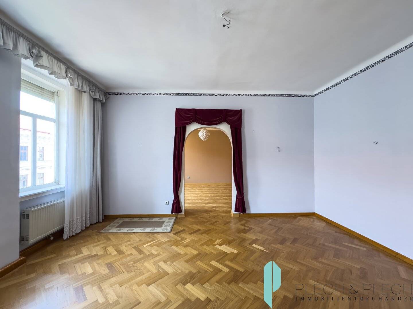 Sanierungsbedürftige - 4 Zimmer Altbauwohnung - 3. Stock -