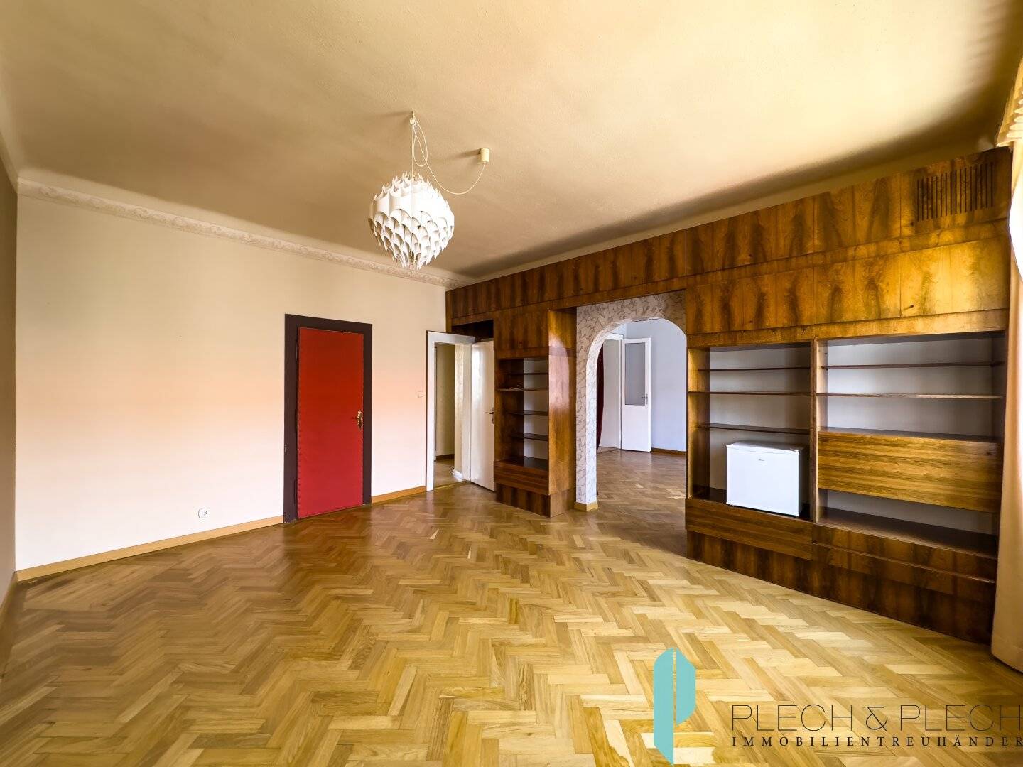 Sanierungsbedürftige - 4 Zimmer Altbauwohnung - 3. Stock -