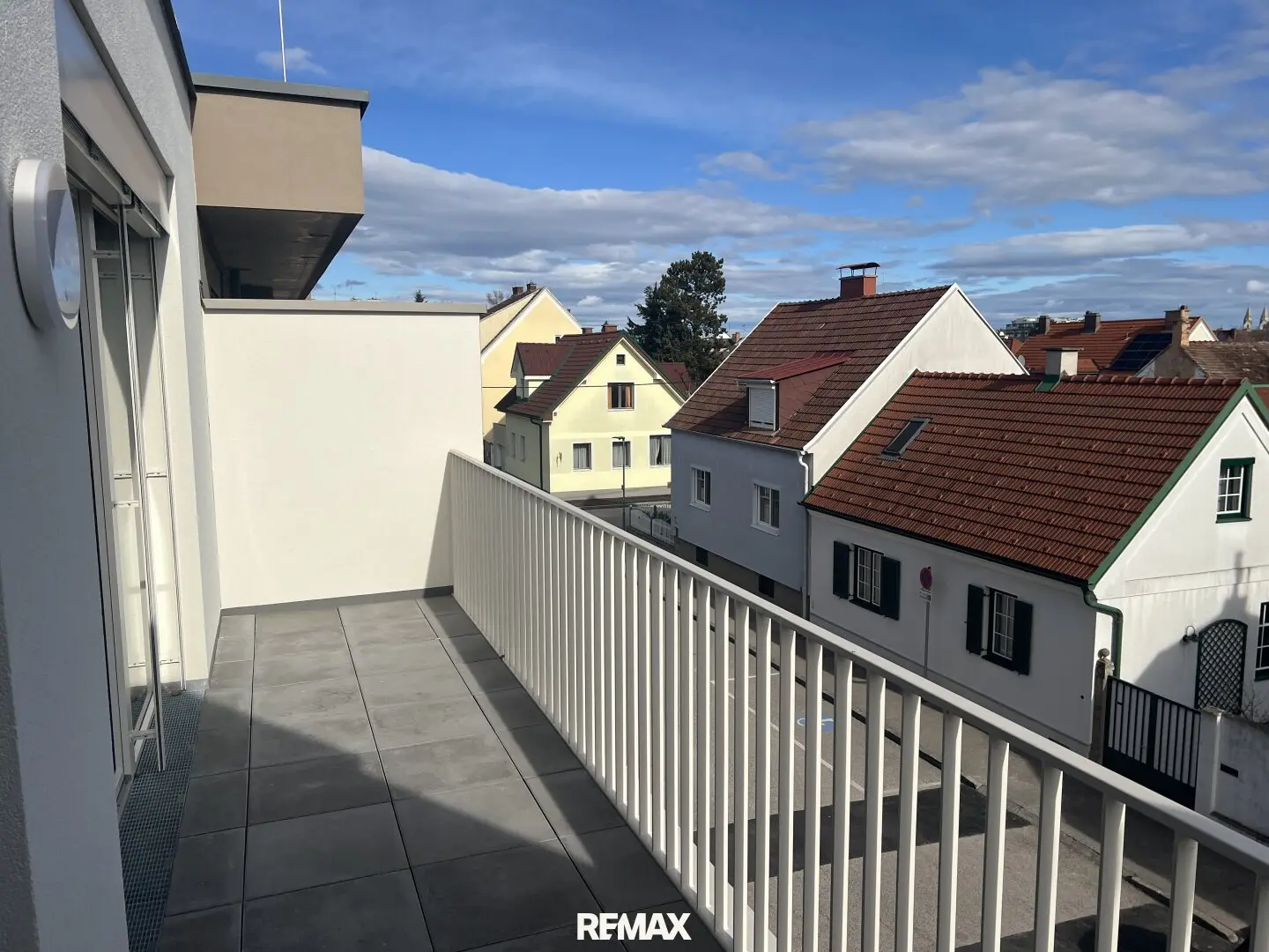 Attention investors Zehnerviertel Loggia and state-of-the-art equipment First occupancy