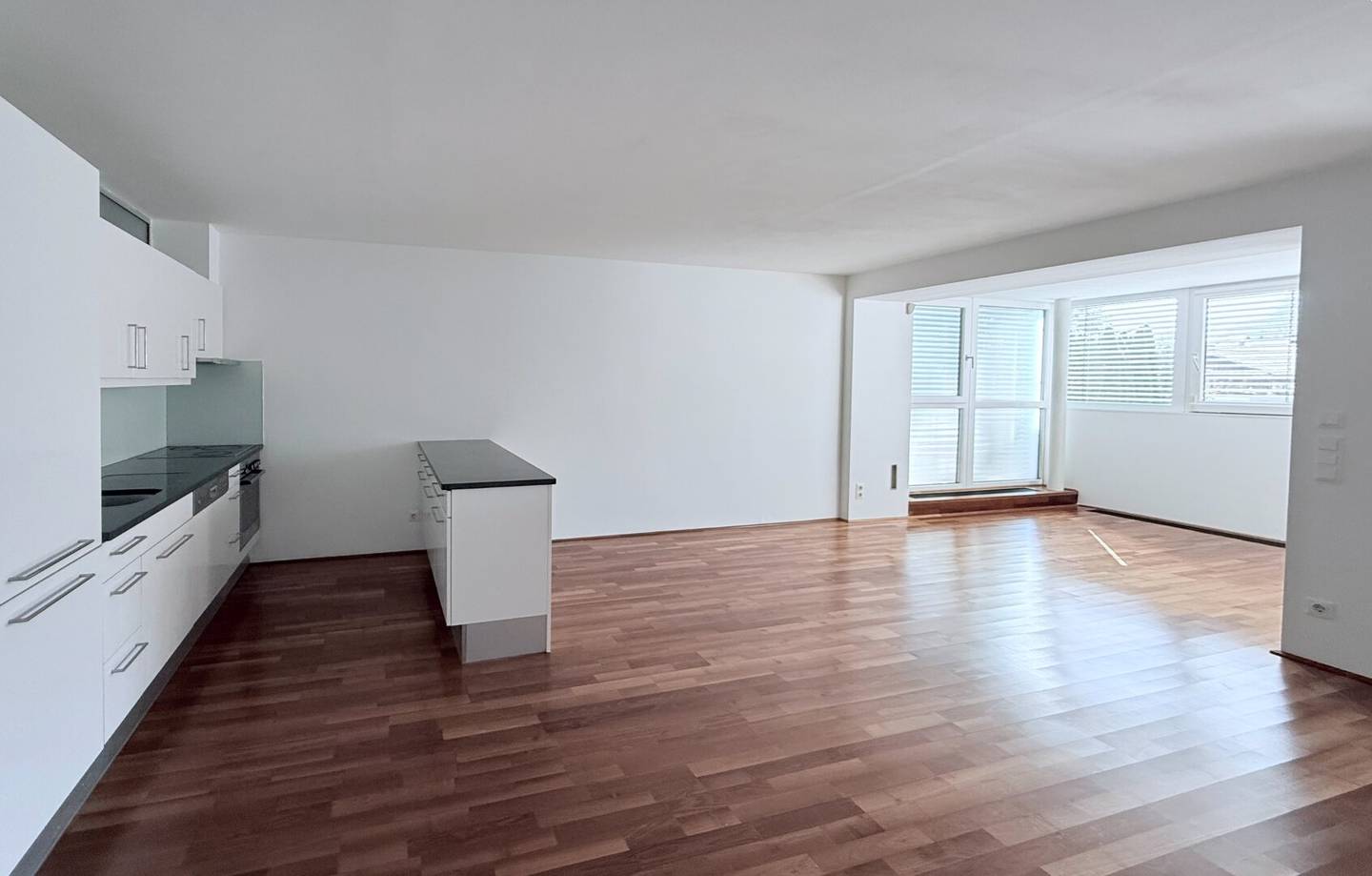 Large studio apartment in idyllic location