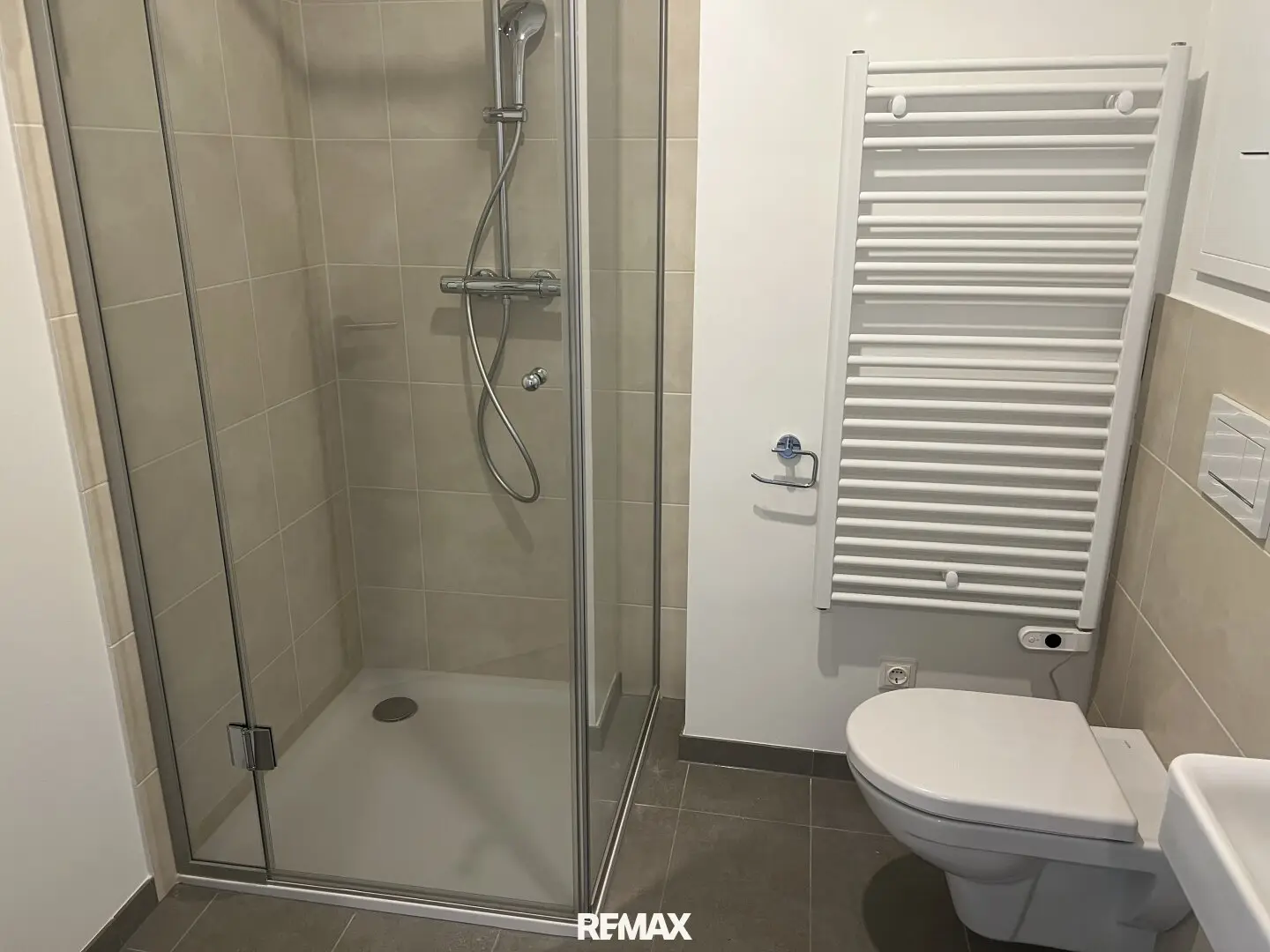 Comfortable living in Wiener Neustadt: 33.03m², 1 room, loggia, tiles, parquet and more