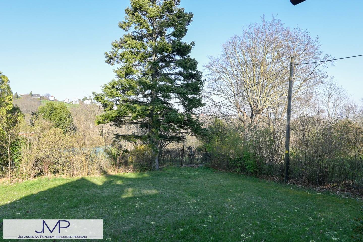 Affordable larger allotment garden plot in an absolutely quiet location, directly accessible by car