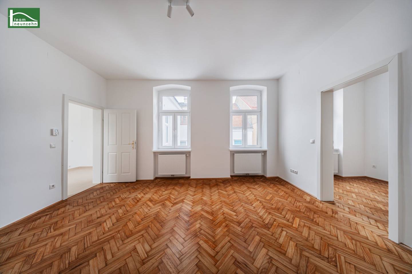 Living in desirable location in a beautiful old building Stuwerviertel near Vorgartenmarkt