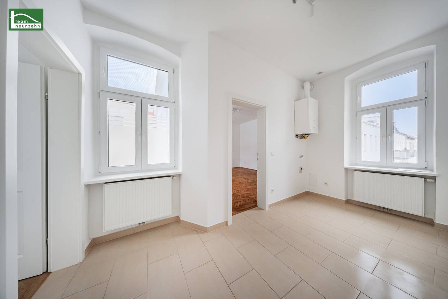 Living in desirable location in a beautiful old building Stuwerviertel near Vorgartenmarkt
