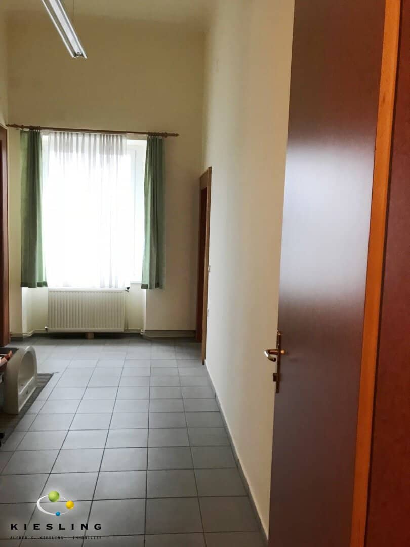 Upper floor of a villa for medical practice, office or law firm for rent