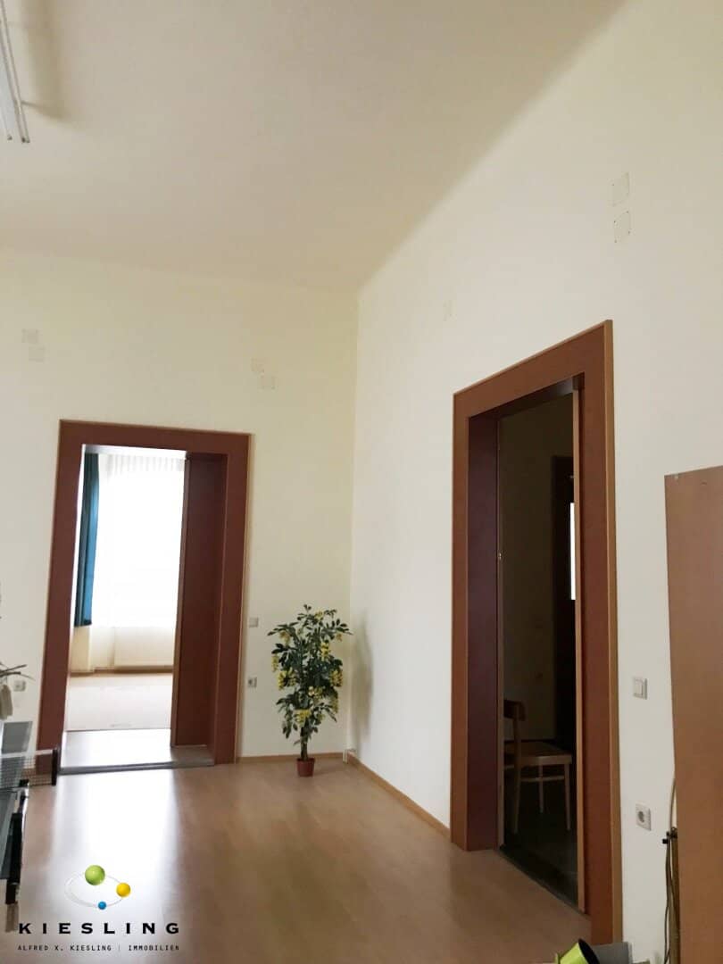 Upper floor of a villa for medical practice, office or law firm for rent