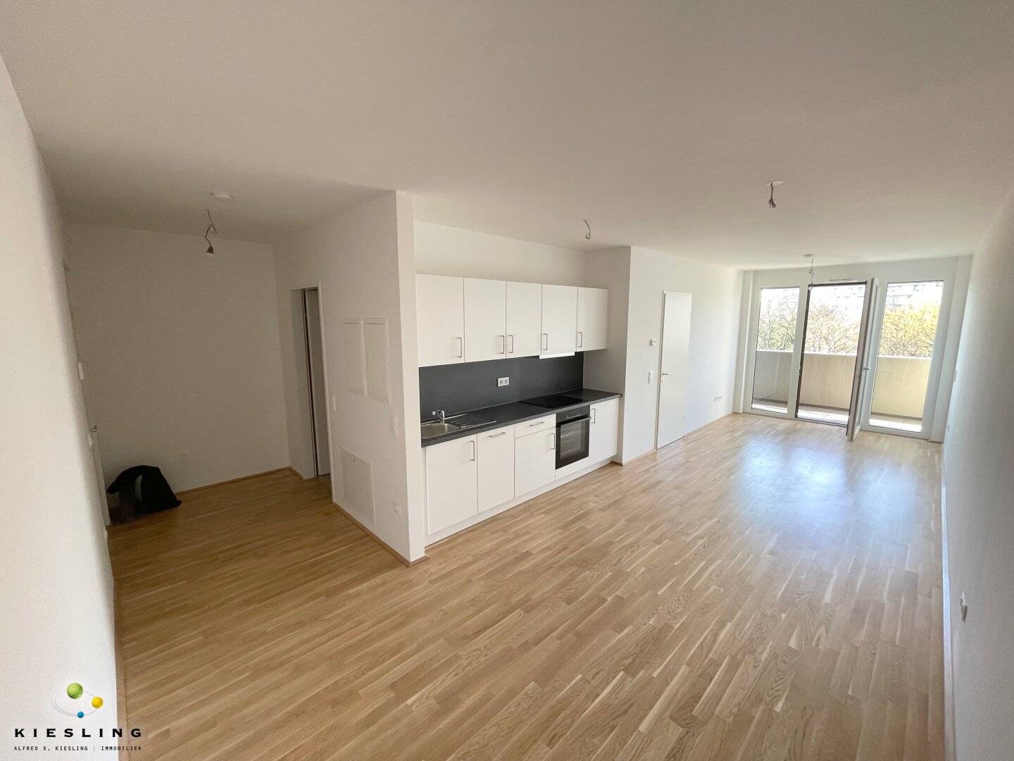 Blick in's Grüne genießen – helle 2-Zimmer-Wohnung mit Loggia