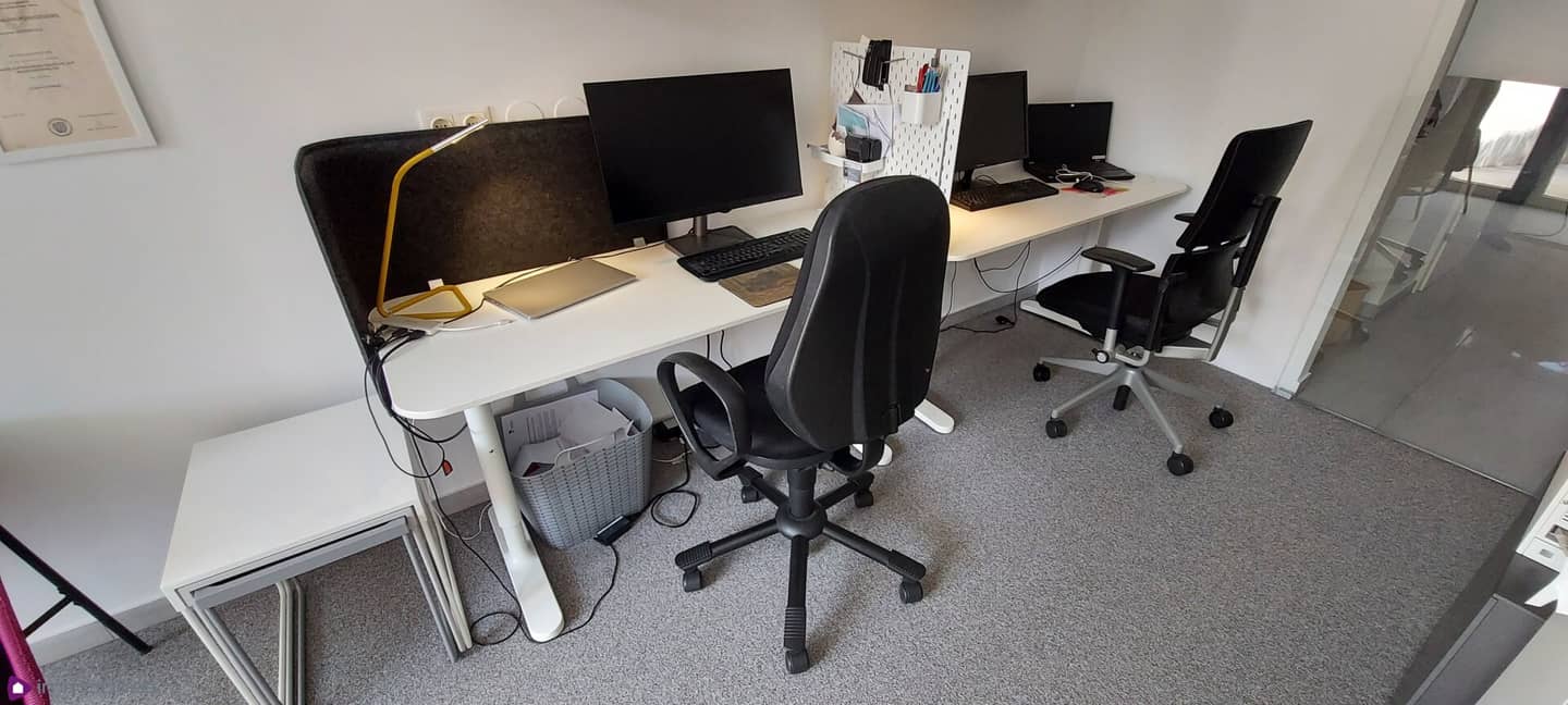Office, furnished workspace near subway