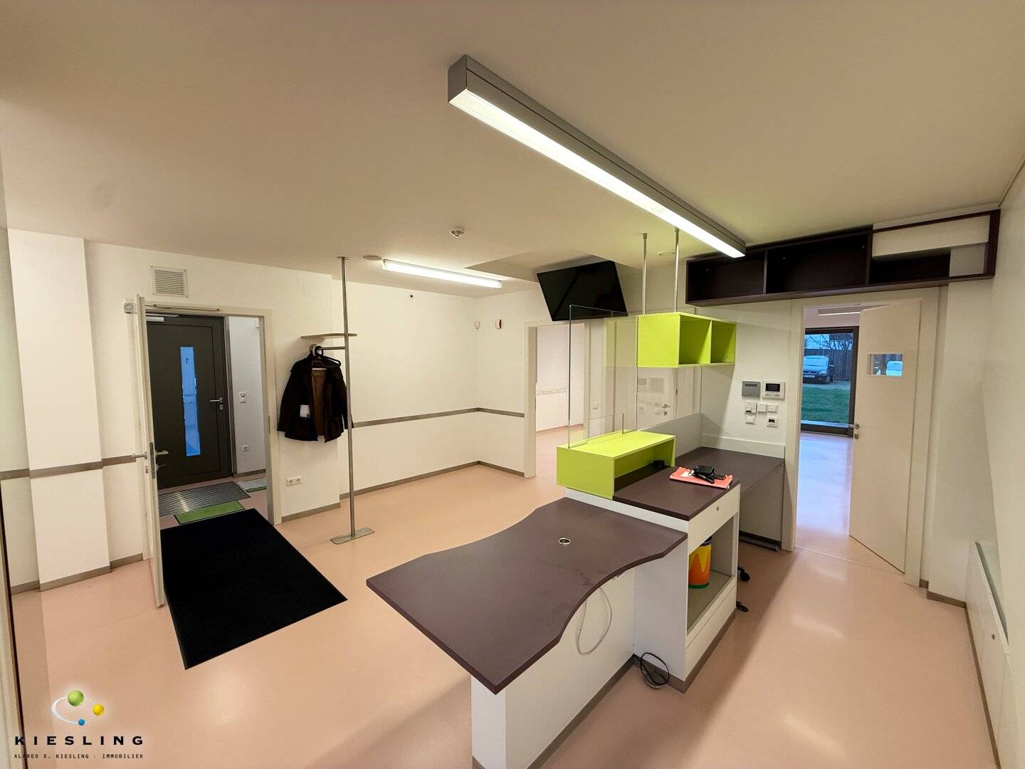 High-quality modern practice and medical office, ground floor wheelchair accessible, 5 consultation rooms, 1 meeting room, near Speising Hospital and Hietzing Hospital