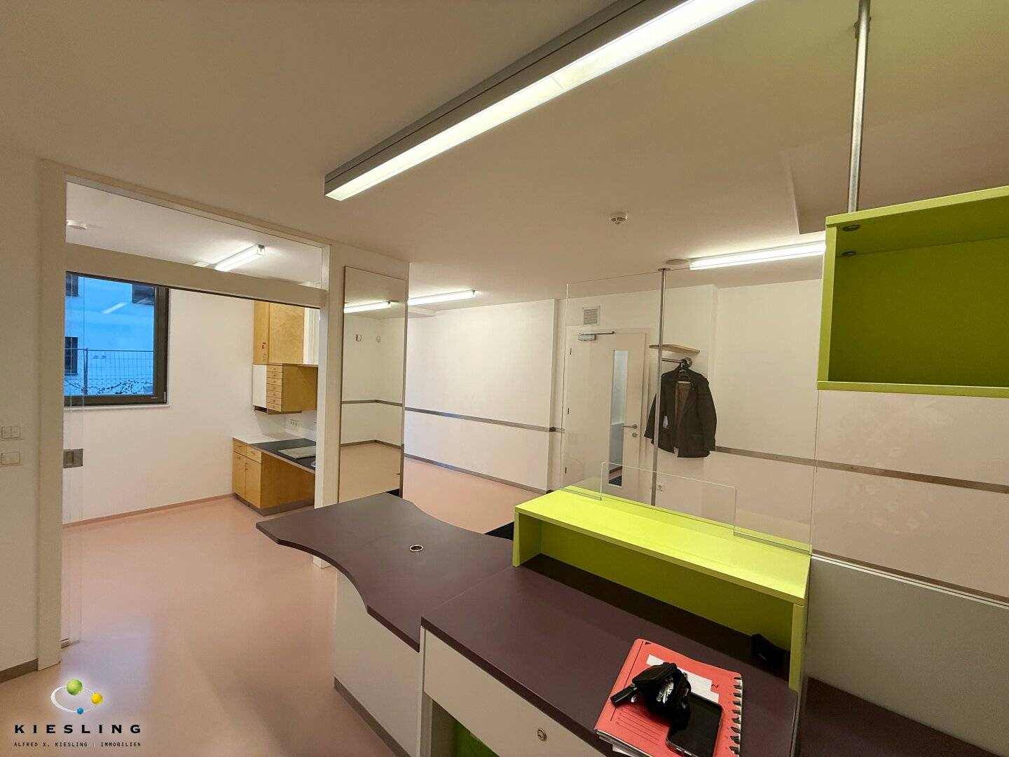 High-quality modern practice and medical office, ground floor wheelchair accessible, 5 consultation rooms, 1 meeting room, near Speising Hospital and Hietzing Hospital