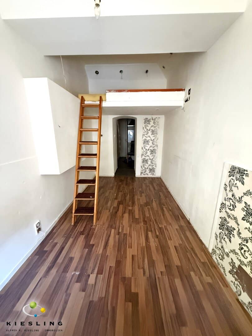 Former apartment is rented as storage/office near U6 Thaliastraße/Lerchenfelder Gürtel
