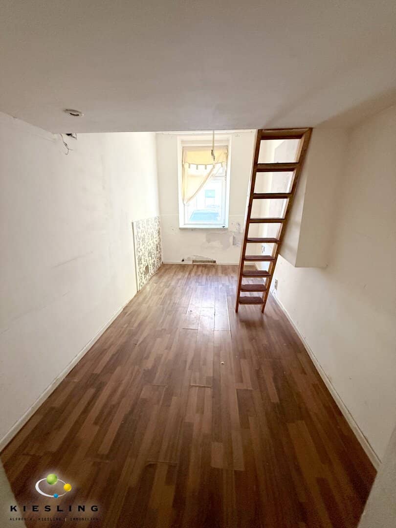 Former apartment is rented as storage/office near U6 Thaliastraße/Lerchenfelder Gürtel
