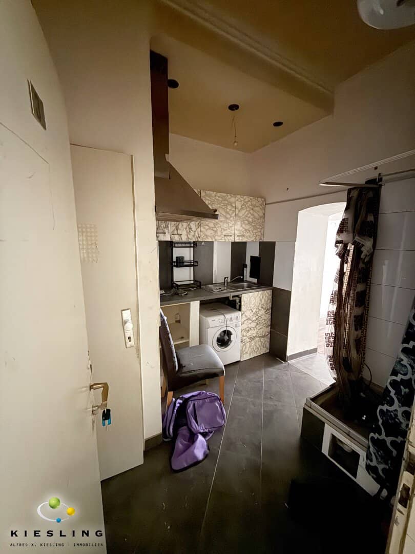 Former apartment is rented as storage/office near U6 Thaliastraße/Lerchenfelder Gürtel