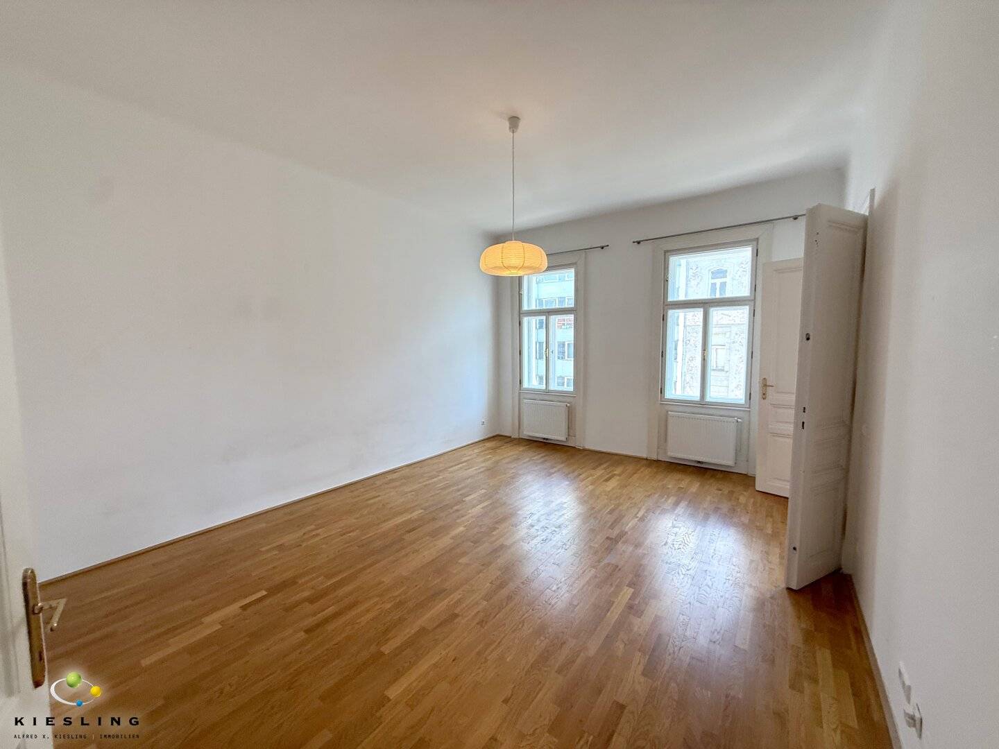 MOVE IN AND FEEL AT HOME! 2-room apartment with fully equipped kitchen and storage room Top connection: Near MuseumsQuartier, only 8 minutes walk to the subway