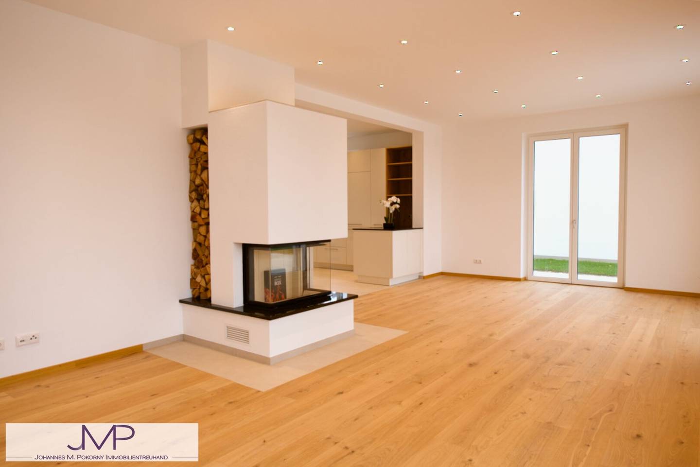 Spacious low-energy villa with pool, idyllic quiet location, view of Neusiedler See, commission-free