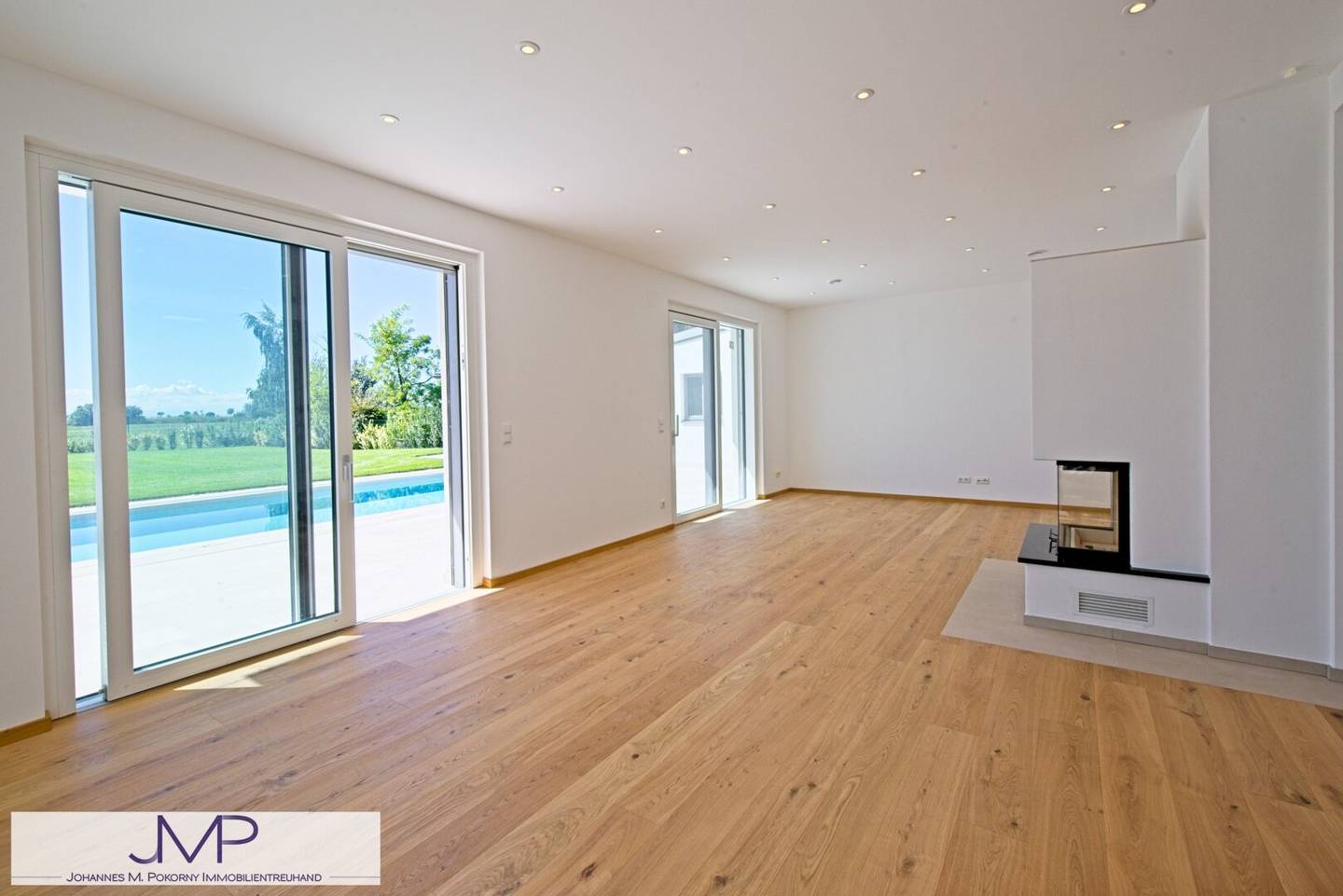Spacious low-energy villa with pool, idyllic quiet location, view of Neusiedler See, commission-free