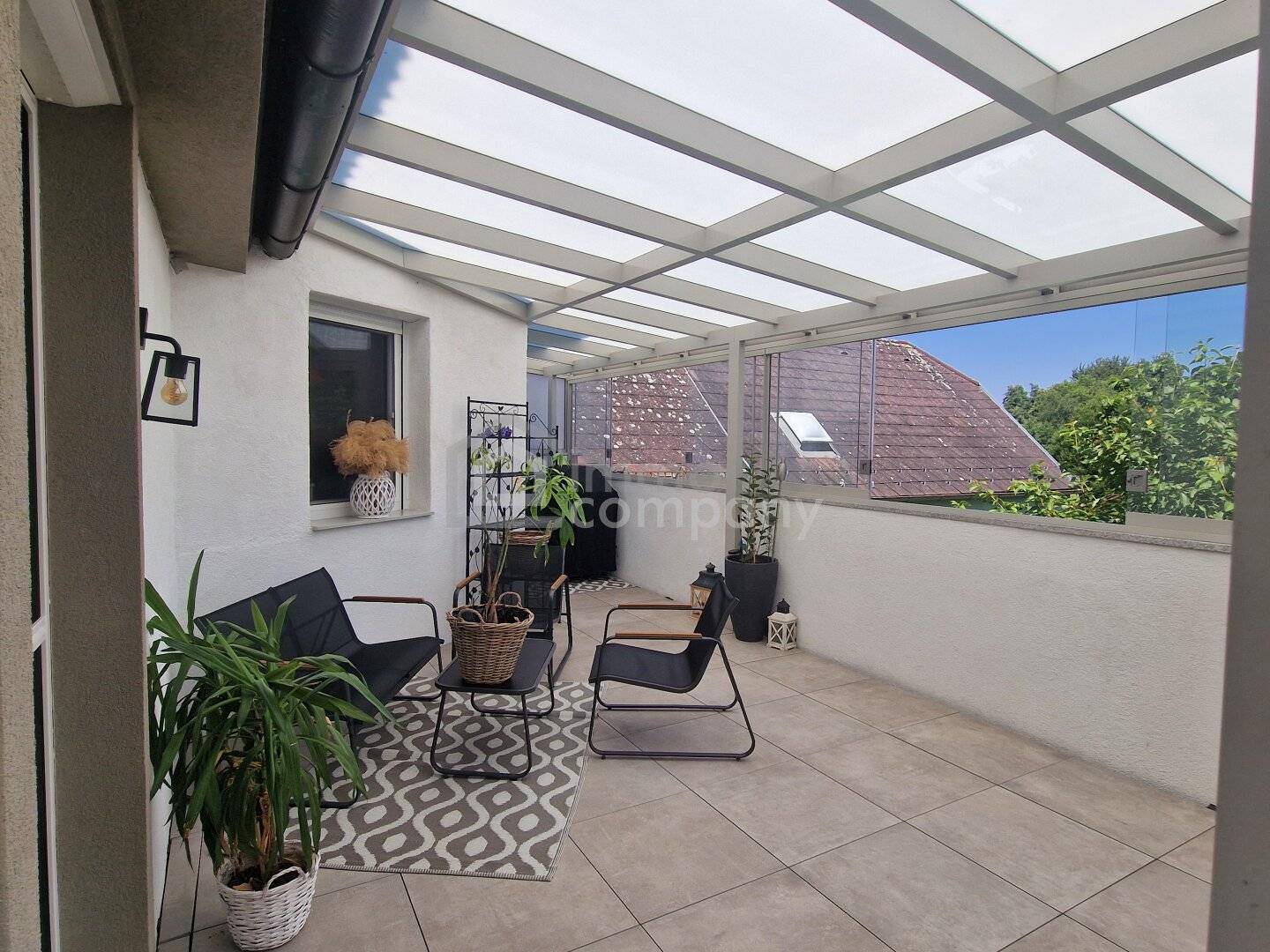 Vollrenoviertes Einfamilienhaus mit Fernblick + Garten + Loggia