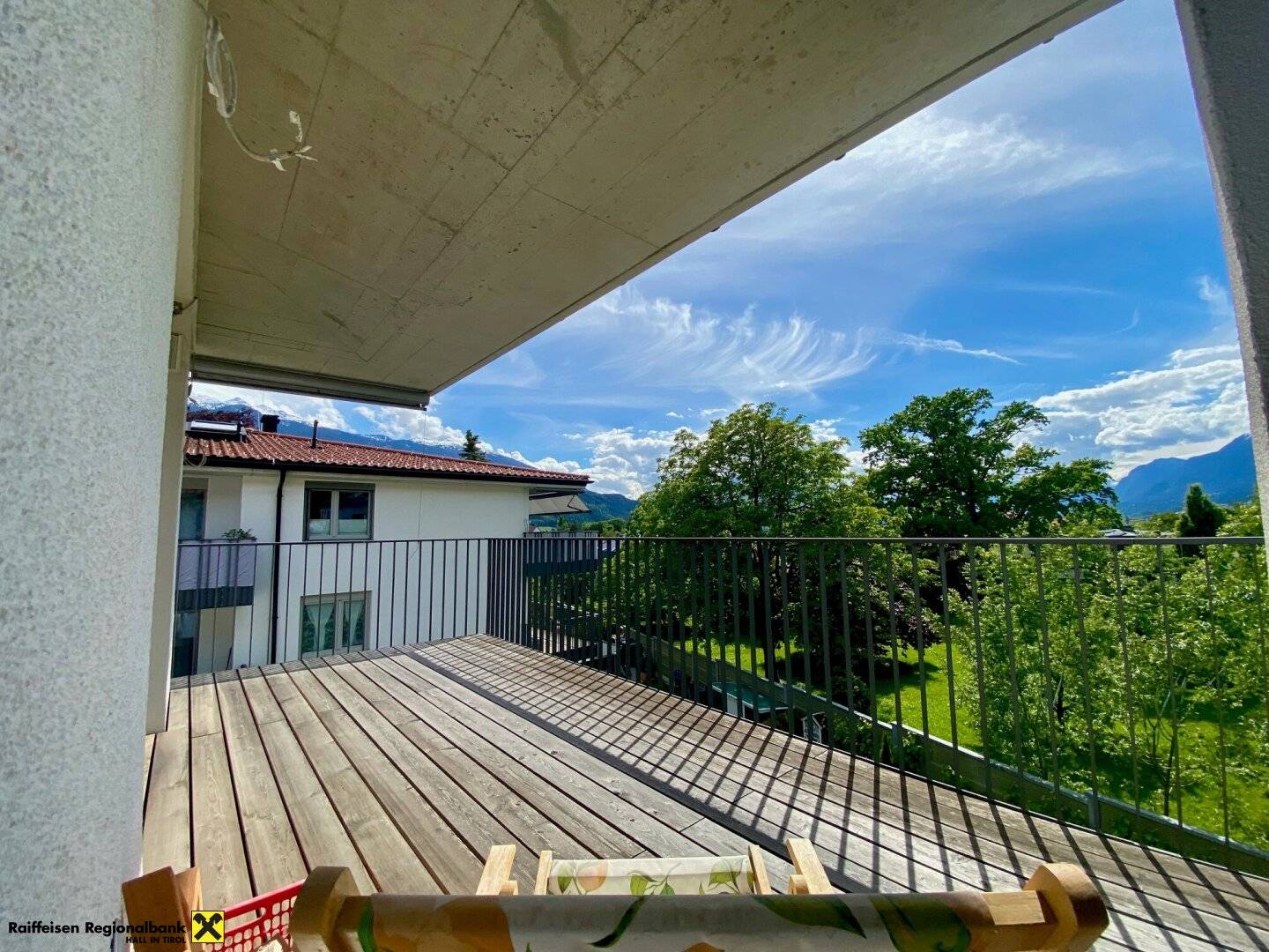 Exclusive, nearly new penthouse apartment with high ceilings and panoramic view