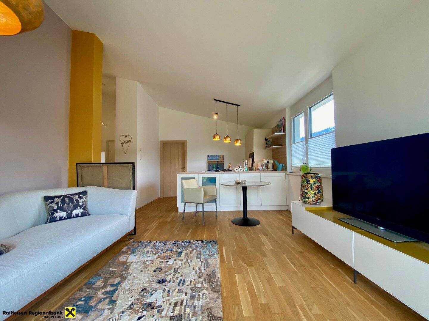 Exclusive, nearly new penthouse apartment with high ceilings and panoramic view