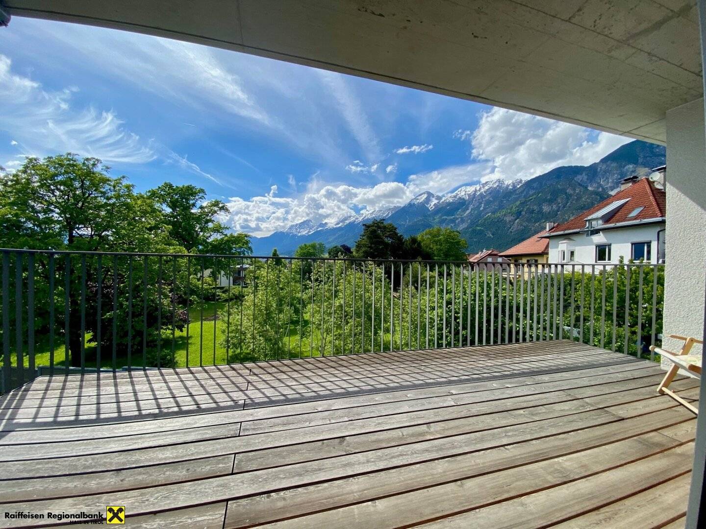 Exclusive, nearly new penthouse apartment with high ceilings and panoramic view