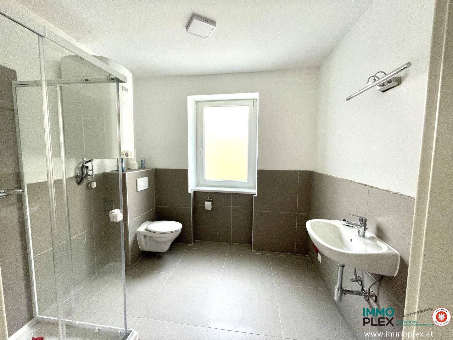 BÜRO/ORDINATION/KANZLEI in zentraler Lage mit 8 Zimmer und Nebenräume zu vermieten!