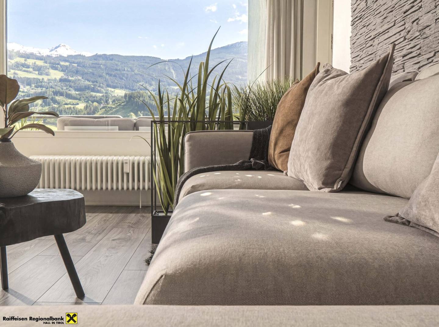 Stylish top-floor apartment with dream view over Hall