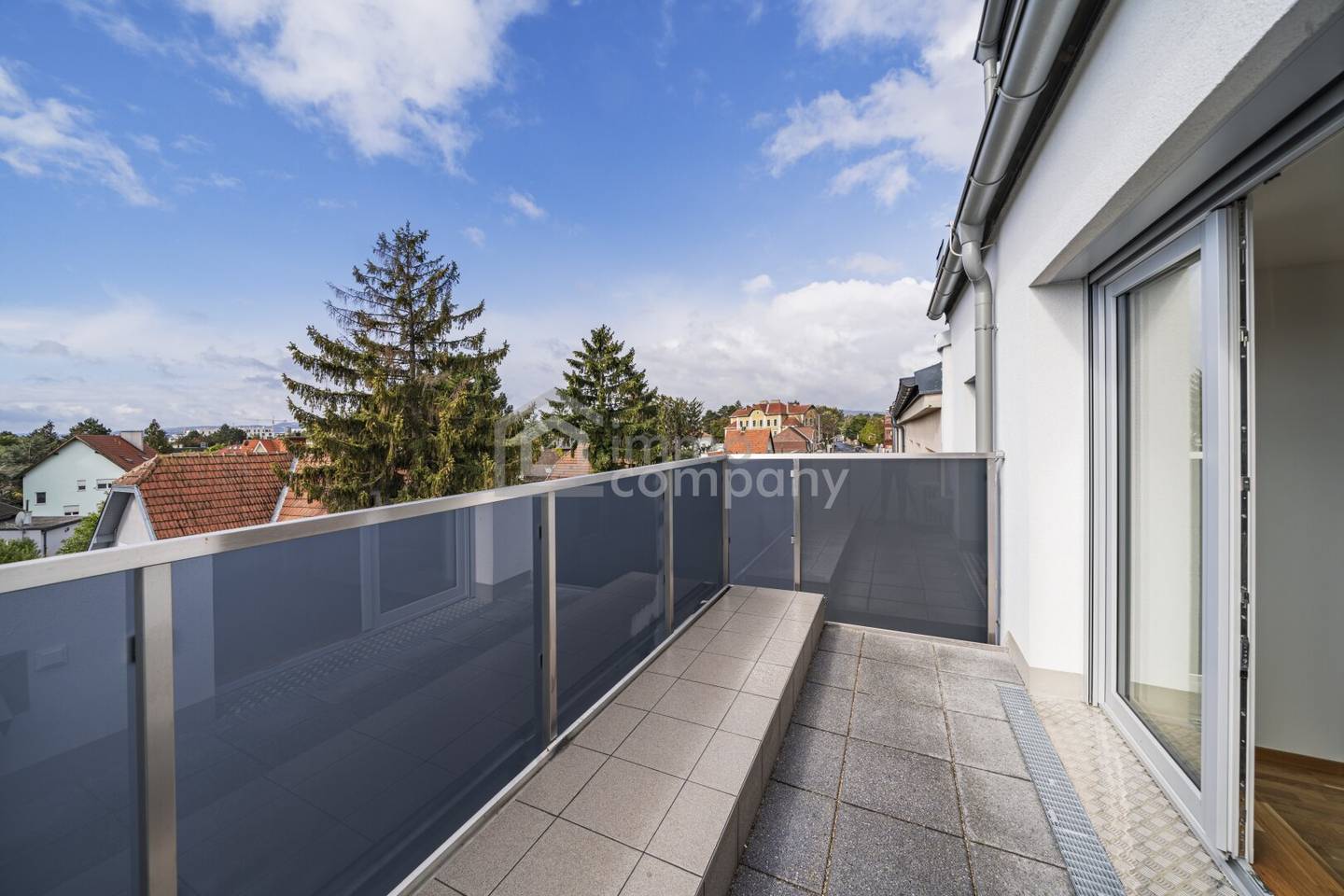 Apartment new build with open kitchen and parking