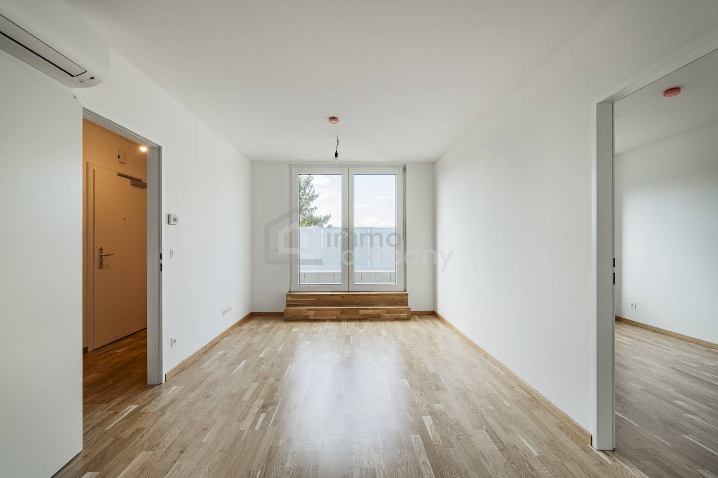 Apartment new build with open kitchen and parking