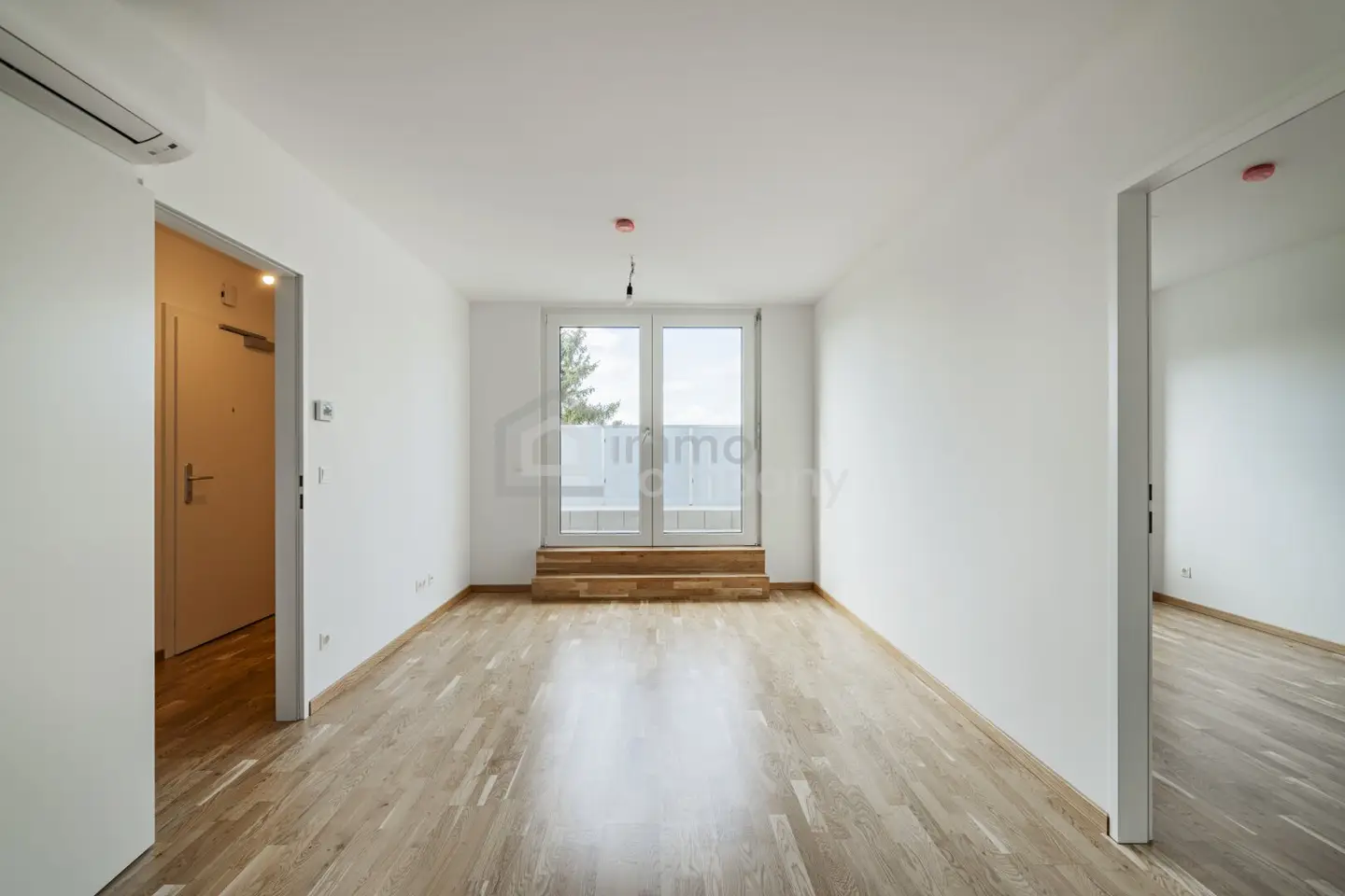 Apartment new build with open kitchen and parking