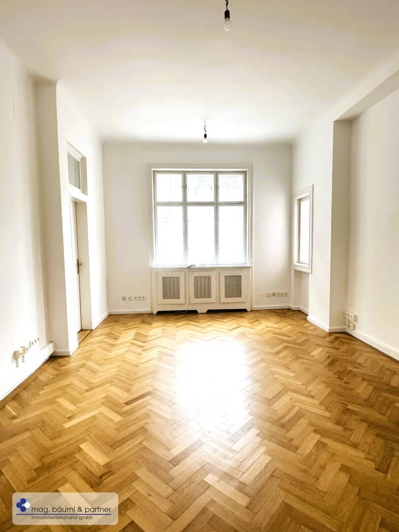 Spacious 5-room apartment in a classic period building