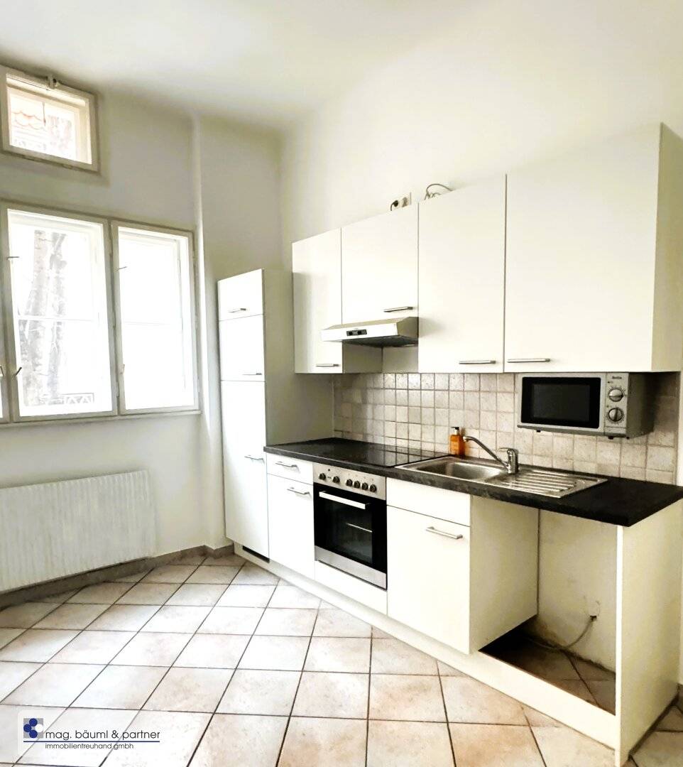 Spacious 5-room apartment in a classic period building