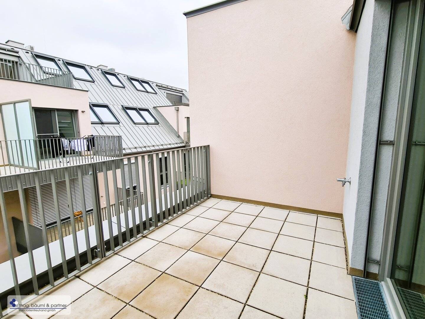 Erstbezug! 3-Zimmer-Wohnung mit Terrasse inkl. Küche in der Nähe  U1 Kagraner Platz