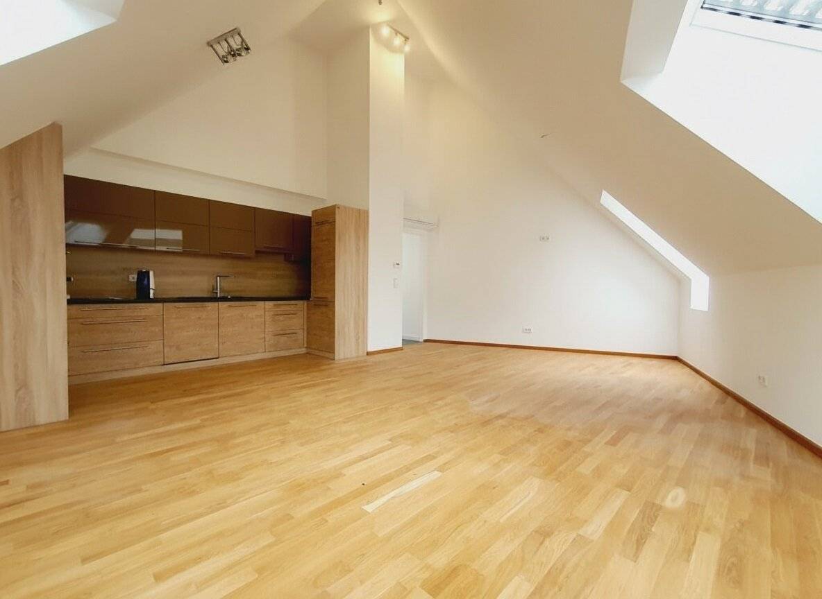 Sonnige Dachterrassenwohnung, Klimatisiert, Top Zustand, Nähe U3