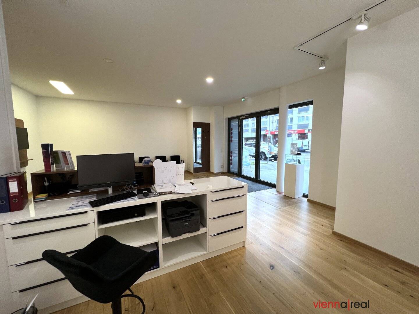 Gut sichtbare 129 m² Geschäftsfläche mit großzügigem Verkaufsbereich in frequenzstarker Lage