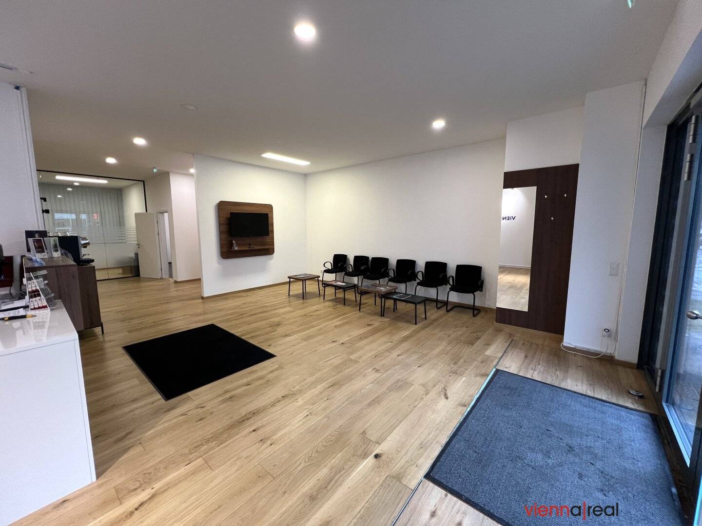 Gut sichtbare 129 m² Geschäftsfläche mit großzügigem Verkaufsbereich in frequenzstarker Lage