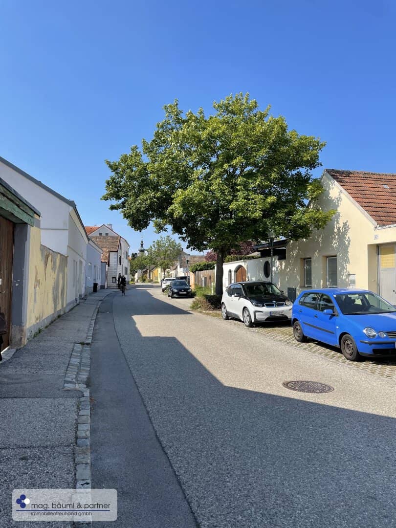 OUT of Vienna 1 building plot, 2 building sites, max. 6 residential units