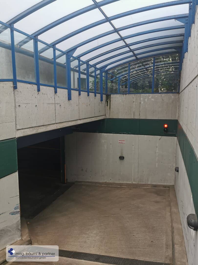 Ideal garage parking space in Alt Hietzing seeks a suitable tenant